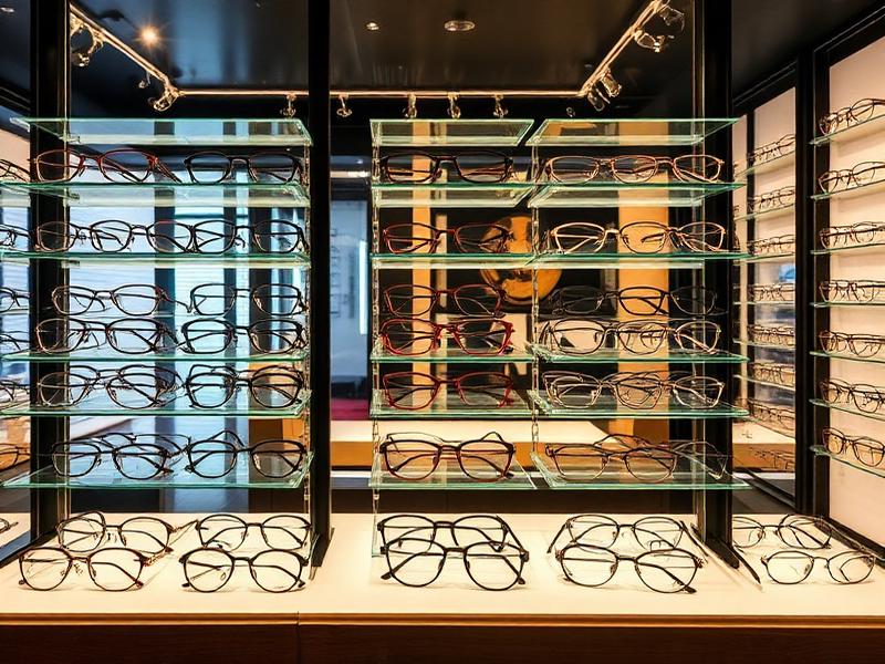 female celebrity designer eyeglasses red carpet